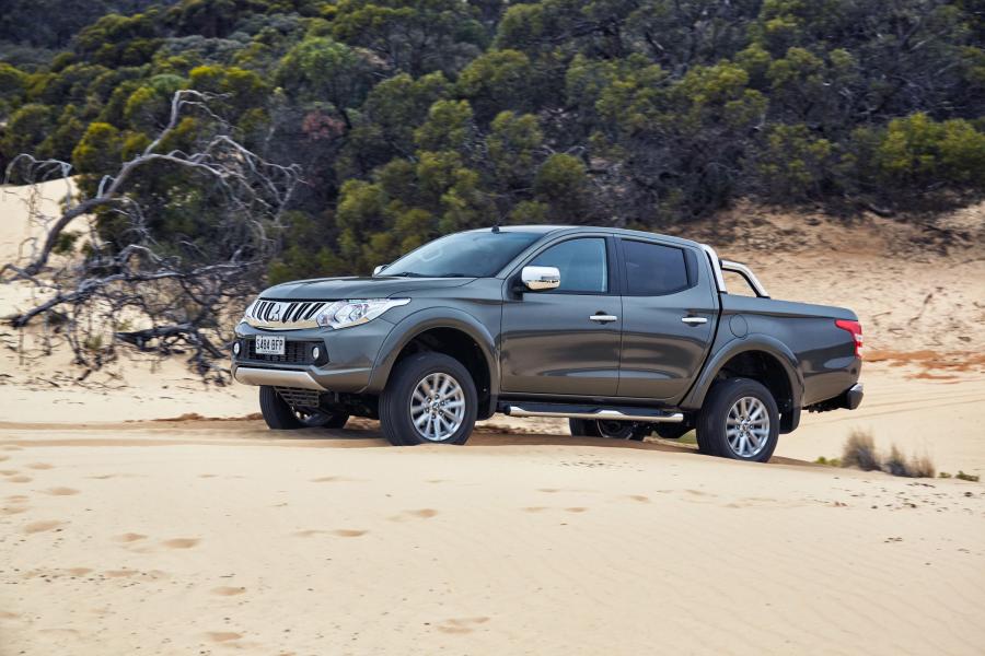  Mitsubishi Triton GLS Double Cab 2015 года  (AU) (фото 6 из 27)